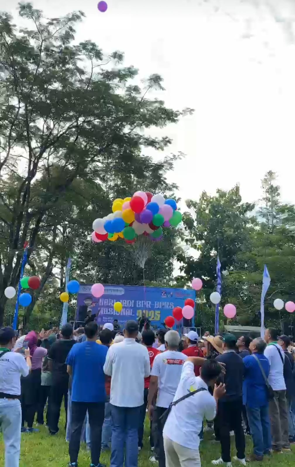 PERBARINDO DPK KEDIRI MENGADAKAN EVENT AEROBIC DANCE DAN FUN WALK PERINGATAN HARI JADI BPR BPRS NASI